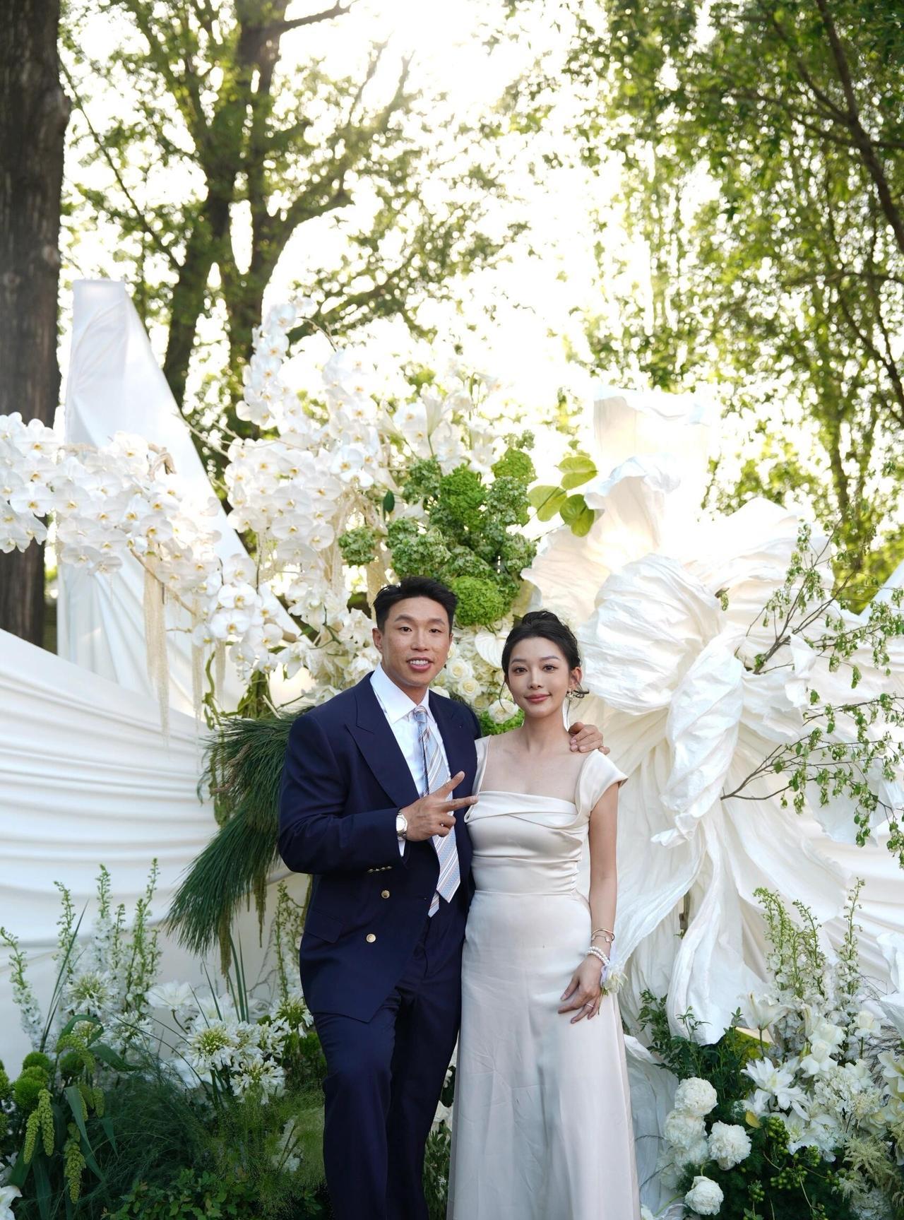 吓一跳，以为烧饼又结婚了[捂脸哭][捂脸哭]烧饼的基因简直太强大了，即便嫂子美如孟子