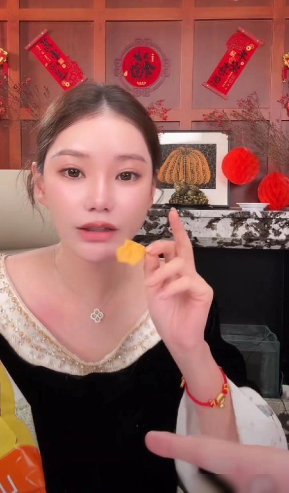 马筱梅说婆婆张兰像小孩子脾气​要靠哄的，人很单纯​马筱梅说和婆婆一起吃饭