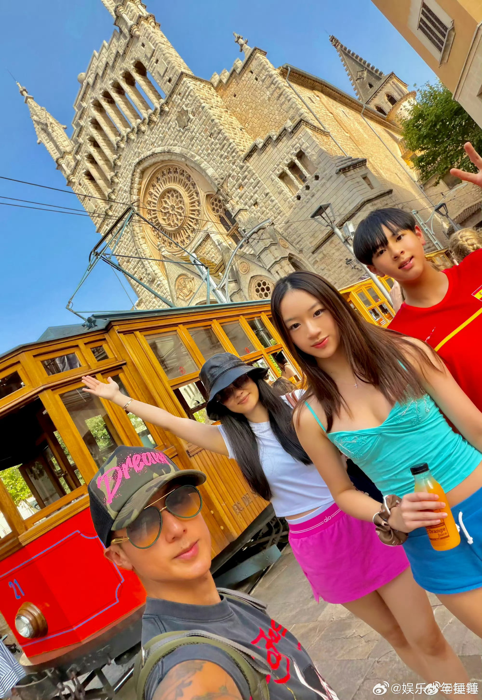 吴尊15岁女儿neinei近照很漂亮呀