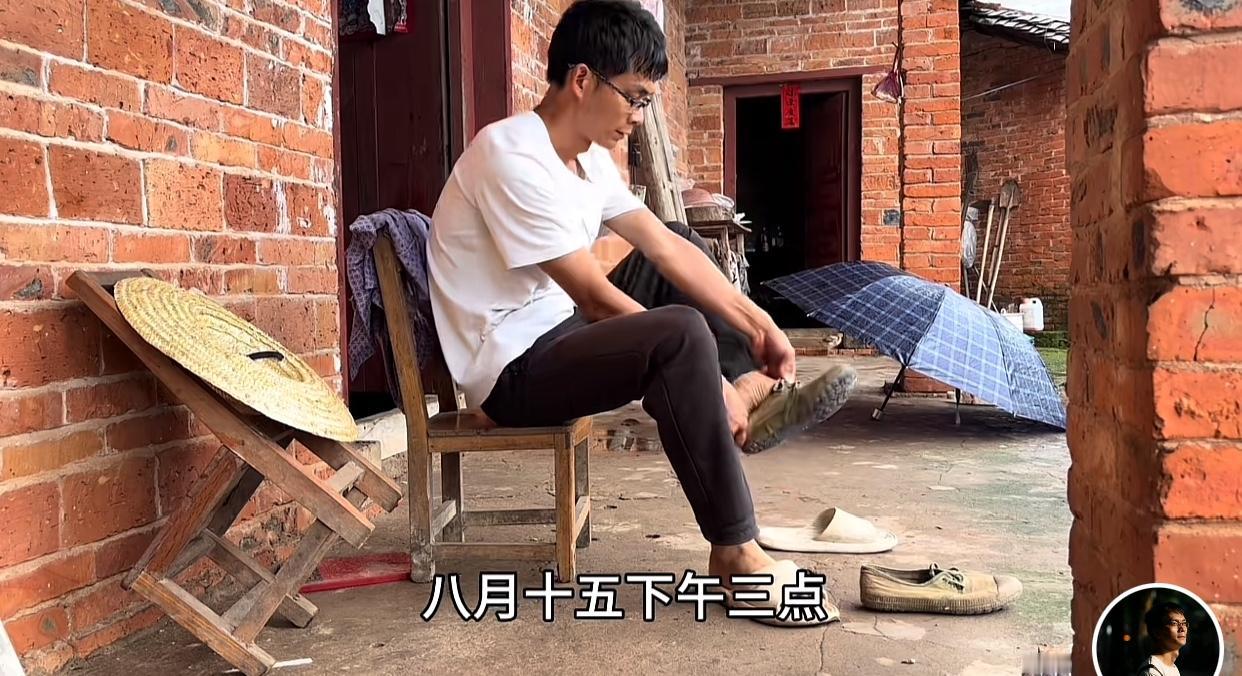 台风给广西唐尚珺带来不小的影响，把他种的树吹倒一大片，还把家里的一堵墙吹倒了，屋