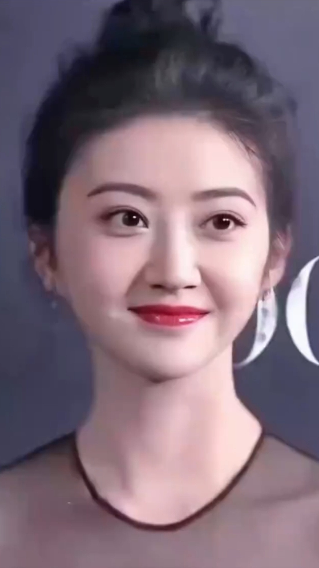 （摘转）高情商的说话1、遇到穷人，一律说钱不重要，快乐就好。2、遇到女人，一律说