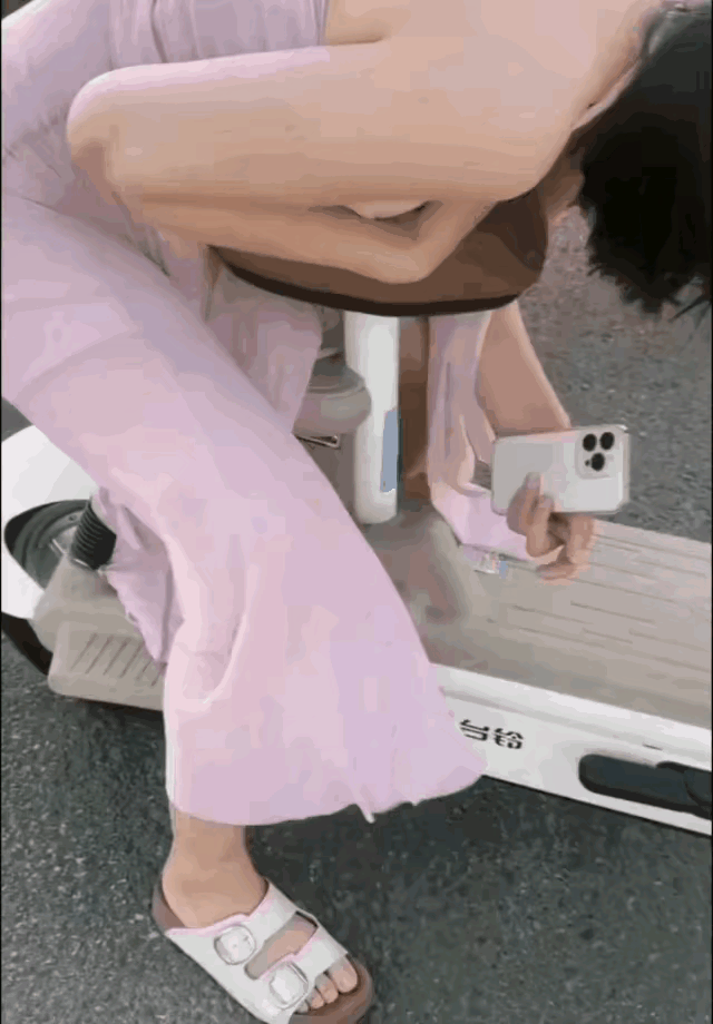 穿裙子不要骑电动车🛵，，，