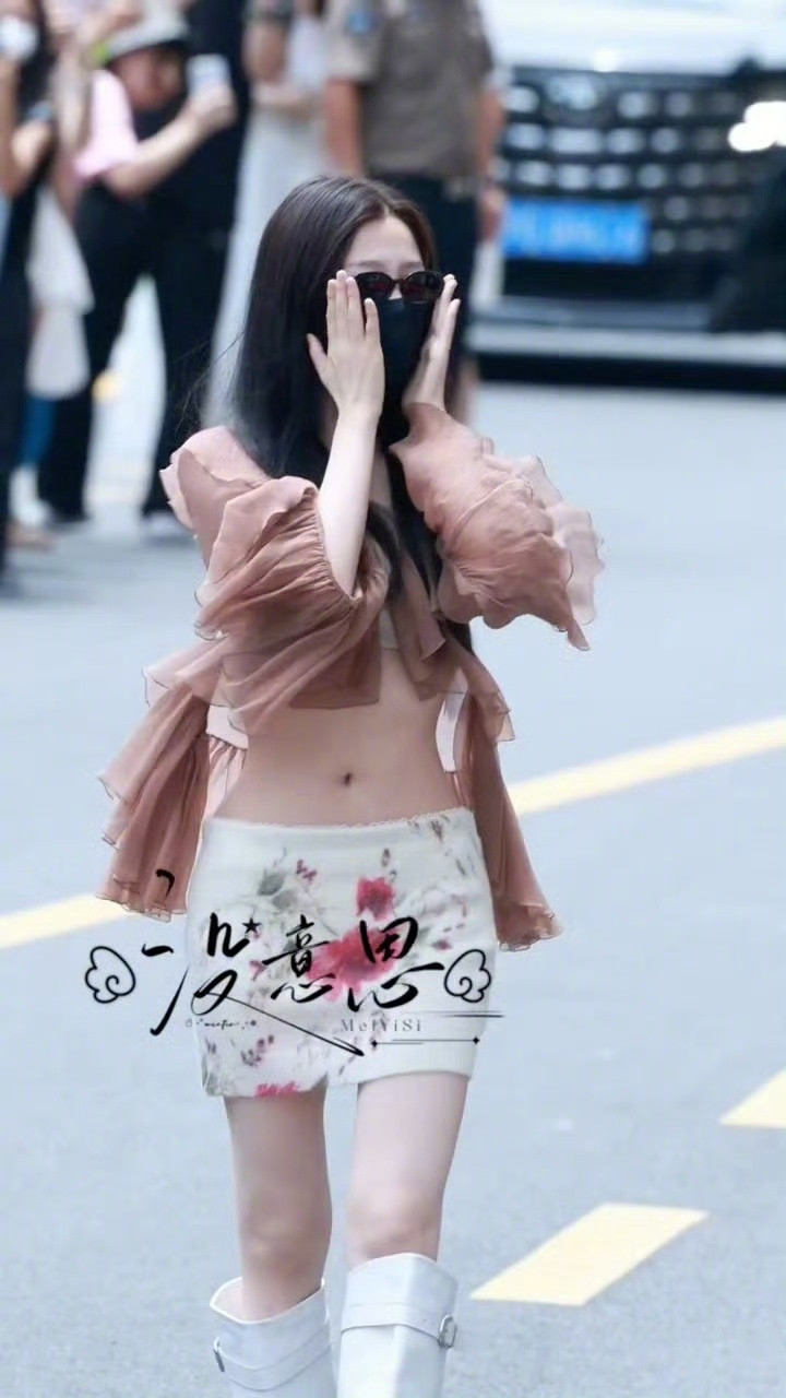 辣死我了每天看欣欣的路透已经成为我的假期固定项目虞书欣长生骨