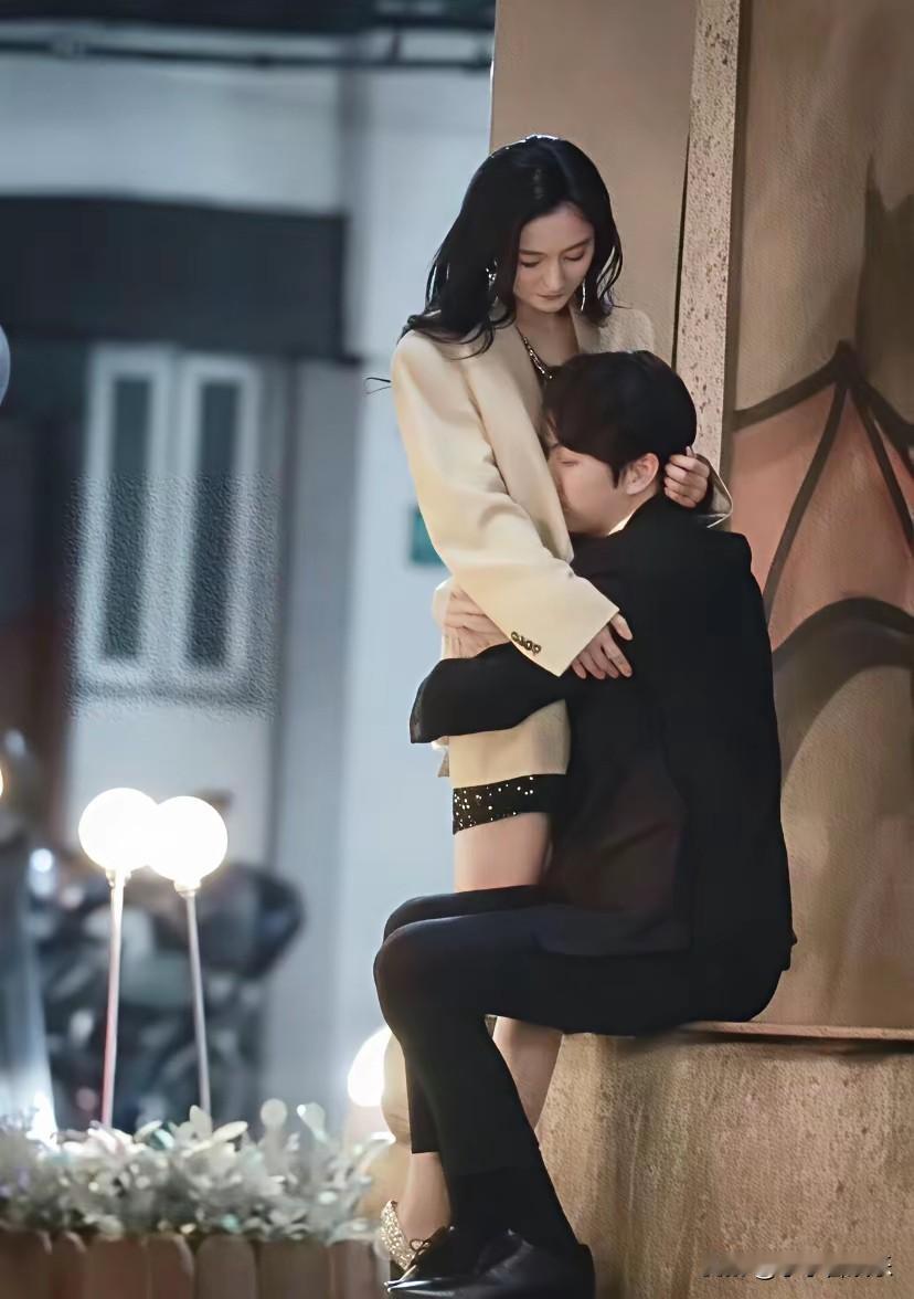 都说男人不后悔，可刘恺威看着杨幂拿奖、走红毯，心里真的一点波澜都没有？当年一