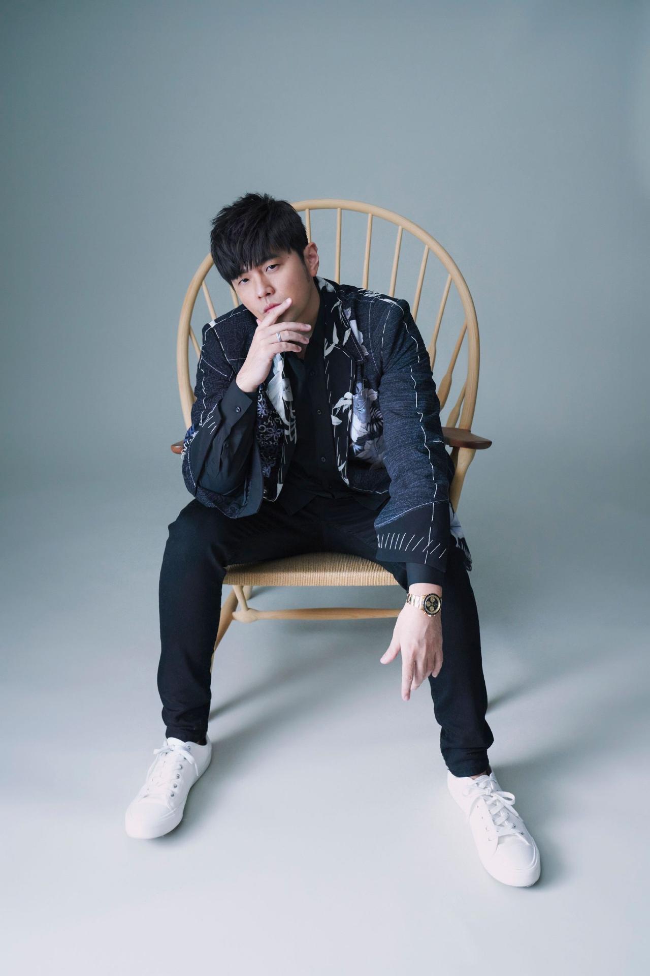 周杰伦新专破亿！这波情怀杀，谁顶得住啊？家人们，周董这波操作直接杀疯了！