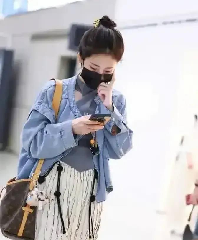 我说张碧晨怎么不继续和汪苏泷抢了，原来是张碧晨和谭伊哲的事情被爆料出来了，不宜挂