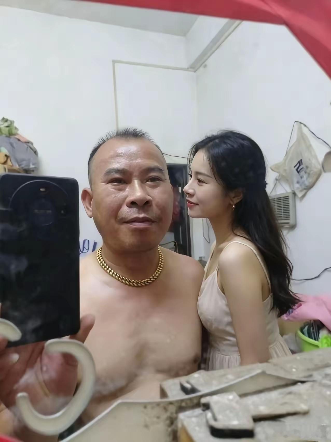 现实中“老牛吃嫩草”还是挺多的，毕竟现在的好女人太少了，同甘共苦早已成为了笑话。