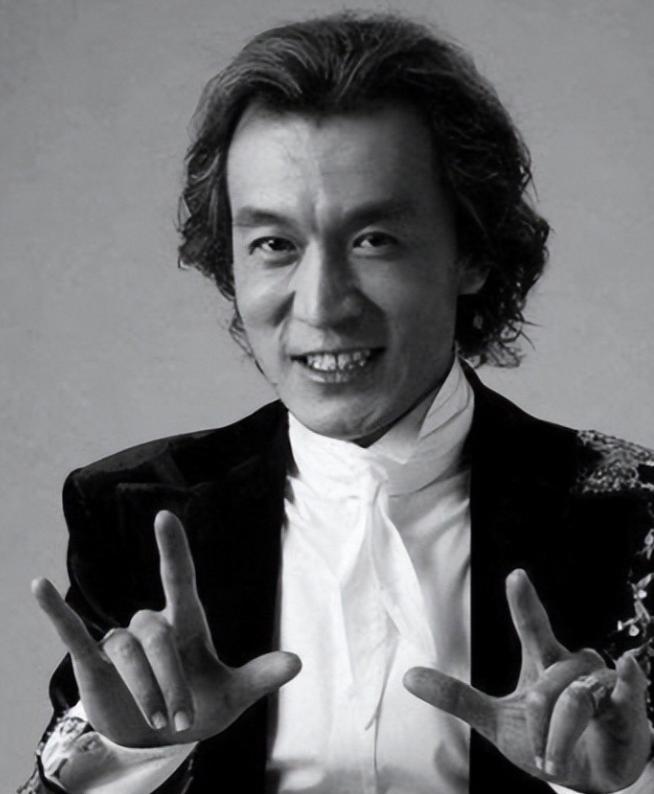 “我不想回中国，把我葬在美国吧。”2018年，李咏因病去世，留下了巨额遗产，但他