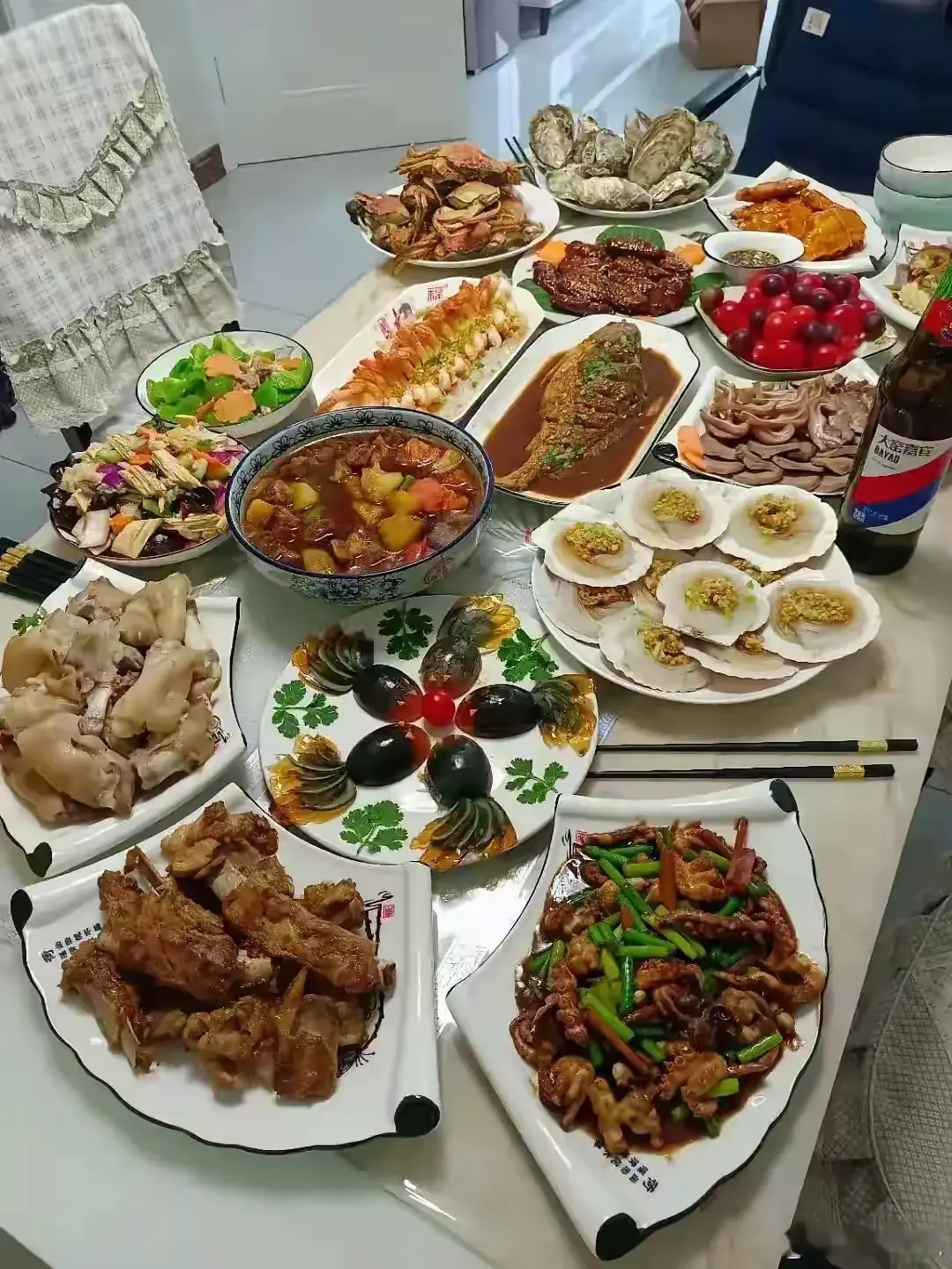 这满桌美食，这家的家庭条件咋样？