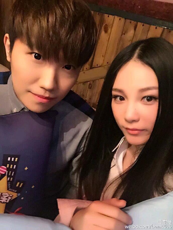 徐良在演唱会上念写给本兮的信徐良念写给本兮的信哭了徐良演唱会念写给本兮的信，两