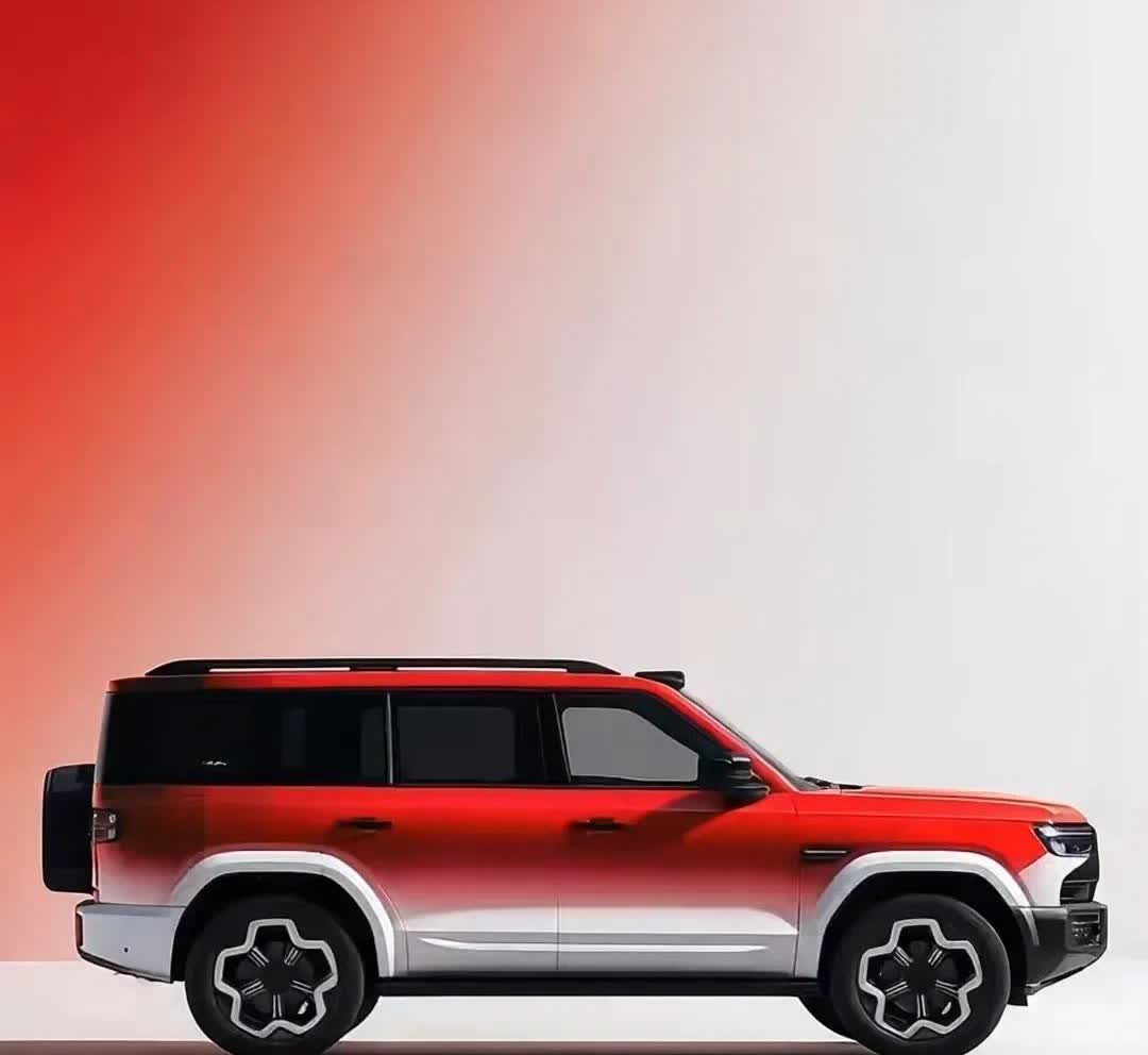 个人认为方程豹钛7是比亚迪最帅的SUV，没有之一，尤其是这个浅变色，真的太帅啦！