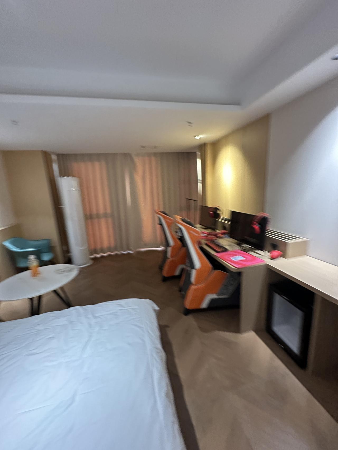 入住蚌埠柠檬酒店，我说明天跑马拉松能否一点半退房？被拒绝而且话难听，我根本没有跟