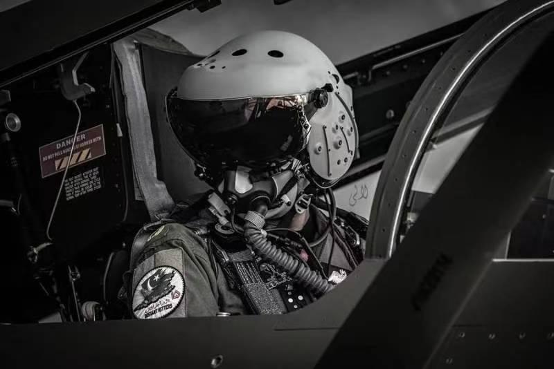 我国向巴基斯坦空军提供了一项真正黑科技！巴基斯坦歼10战飞行员，仅凭肉眼即可在微