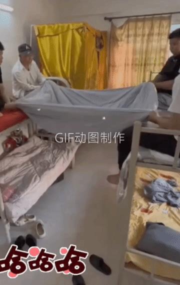 一个宿舍里的兄弟，淘气作妖起来也不含糊。这不，五人玩团体大冒险游戏，看被罩的质量