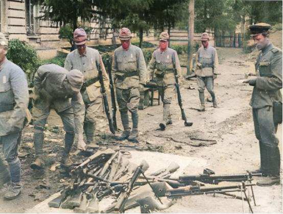 1945年8月，日军宣布投降后，11名日军逃到了辽宁太平房火车站躲避，没想到的是
