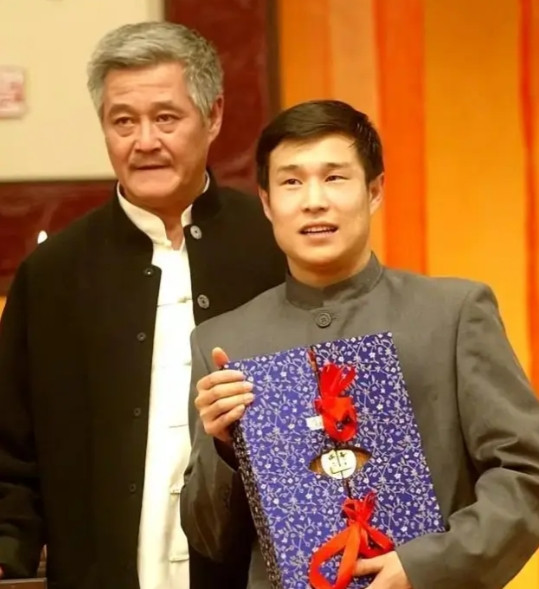 2009年，小沈阳大火之后，一年之内就赚到了两个亿，可就在这个时候，赵本山表示公