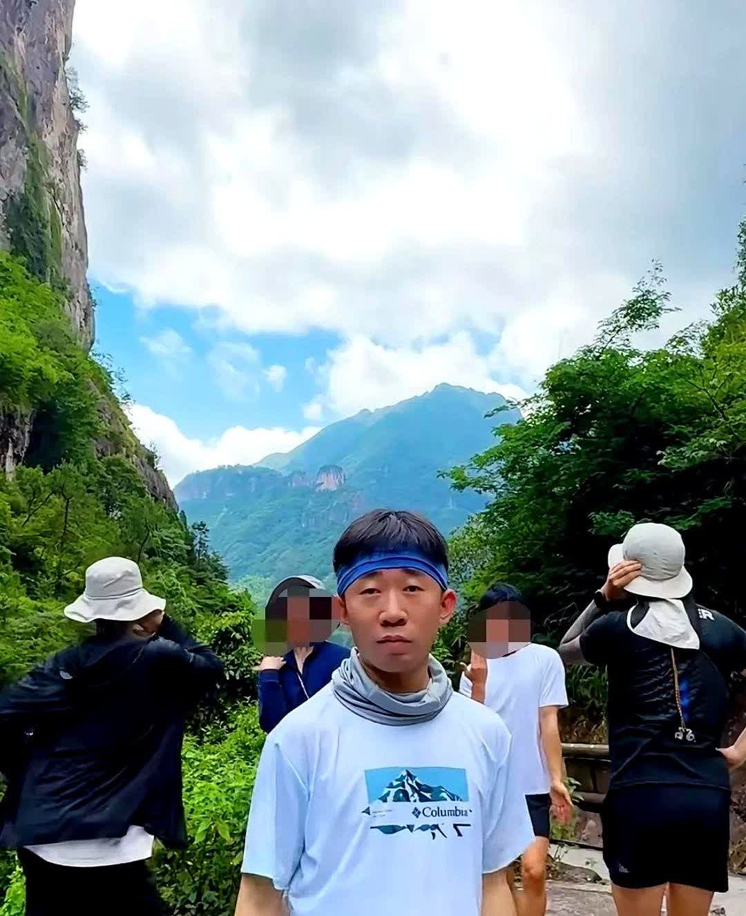我在娱乐圈做化妆师的闺蜜偷偷跟我说，杨迪现在和以前完全不一样了，以前的杨迪会在后