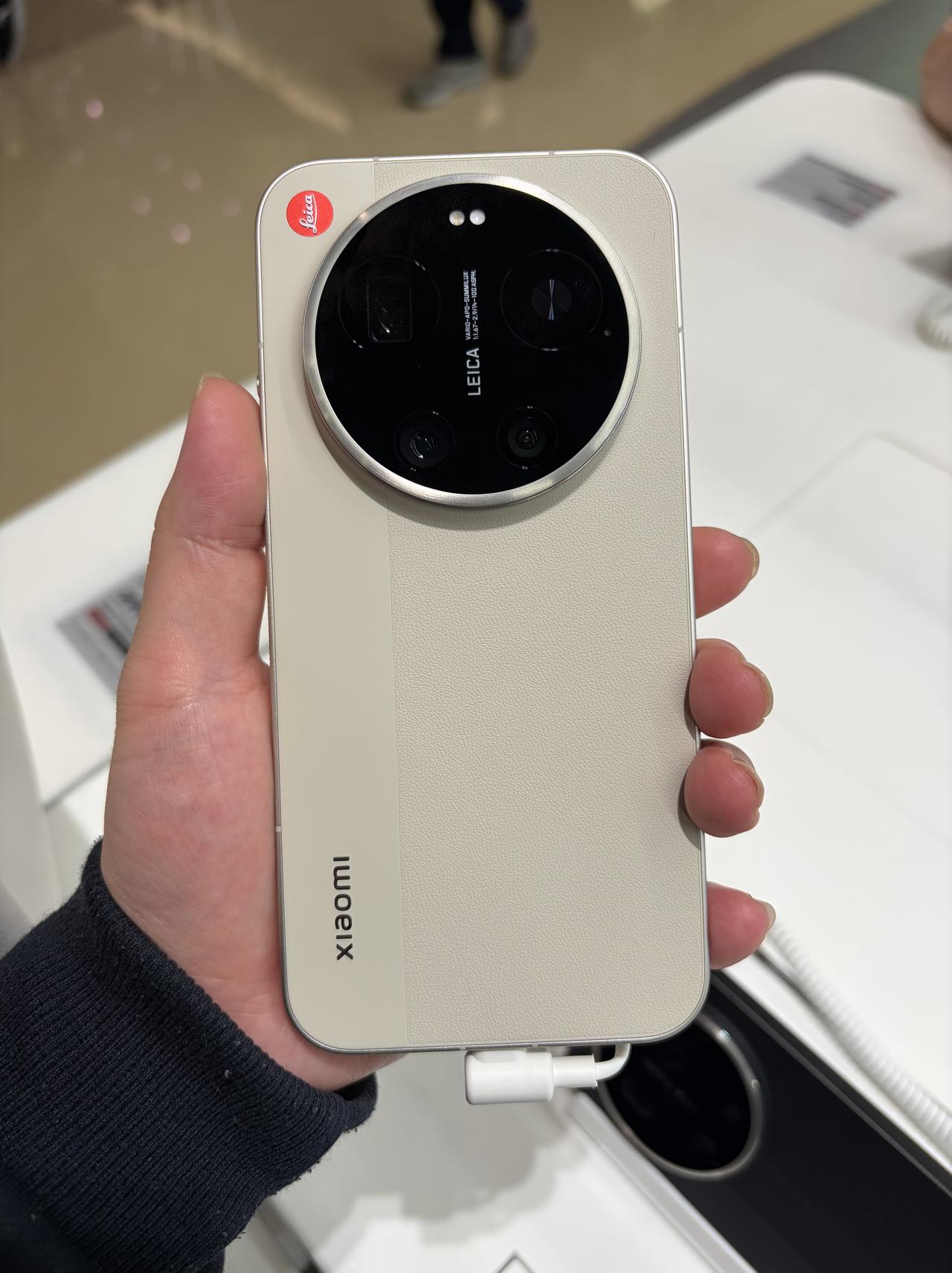 卢伟冰799（口误）7999的徕卡小米17Ultra到底咋样。