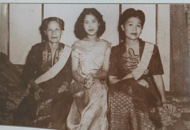 诗丽吉王后长得还蛮像她母亲的，母女俩福气都大，福禄寿全。