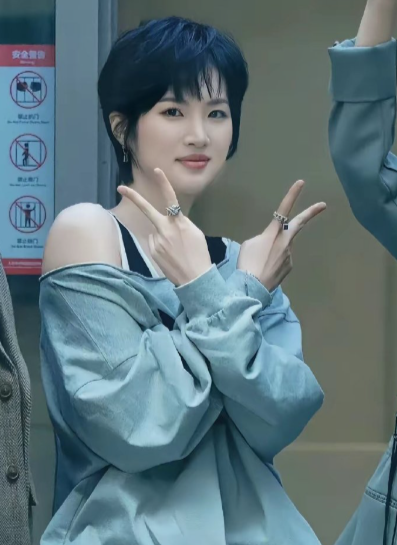 这一波全网心疼朱珠老公，简直是本年度最大的黑色幽默。​还真把人家当“老实人”了