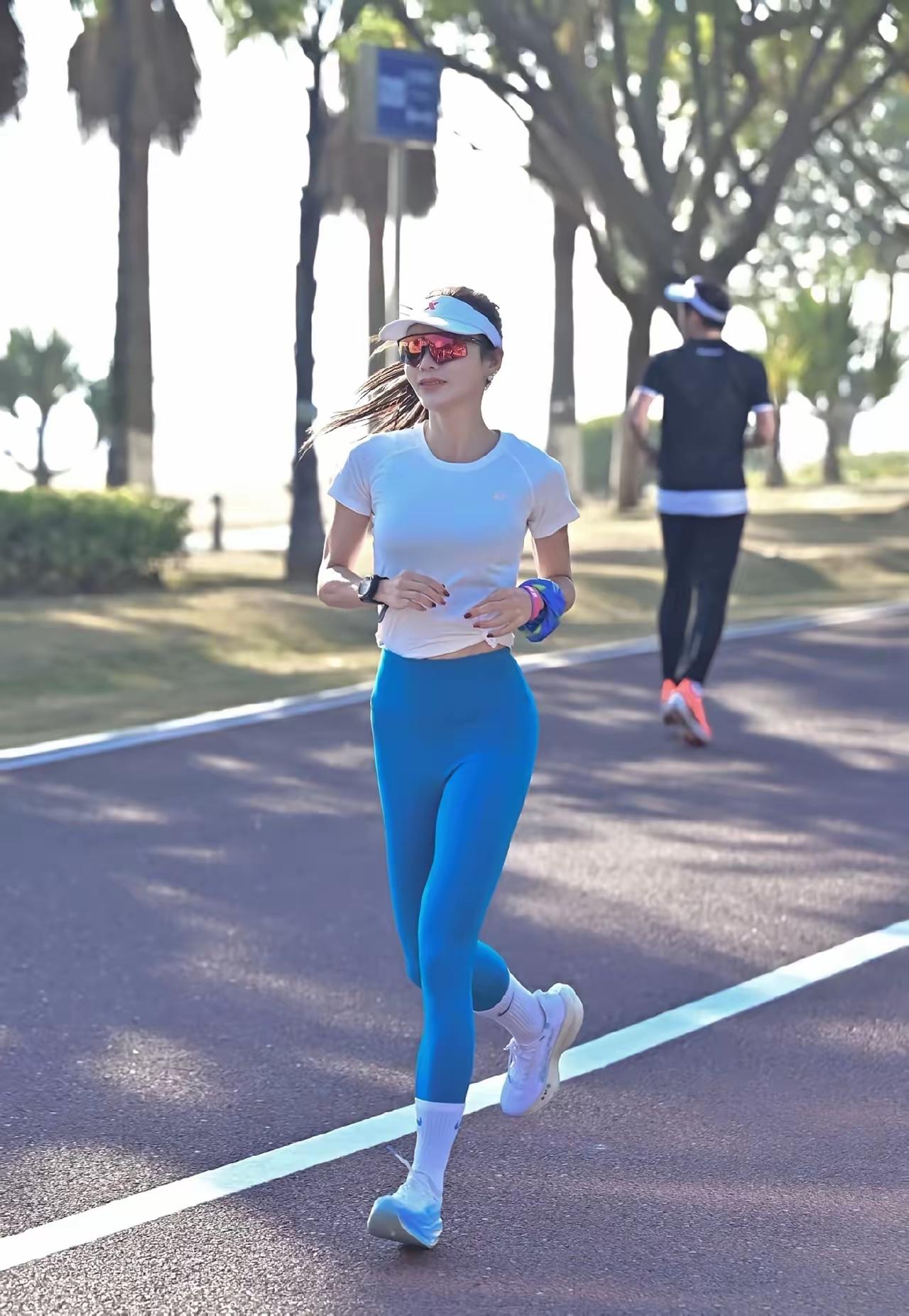 今天周六，本来想睡个懒觉，但想了一下还是起床跑步去。跑步的初衷