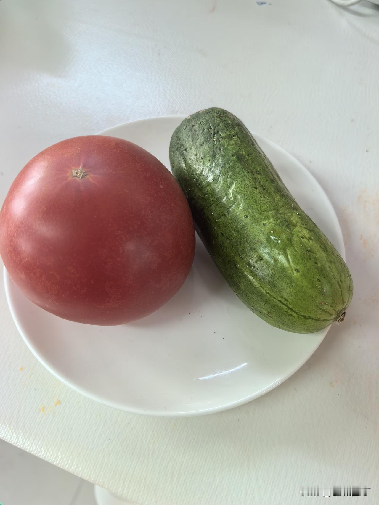 今天中午想让办公室同事帮我带顿饭，试了几试，还是没张开口。最近，午饭都是在办