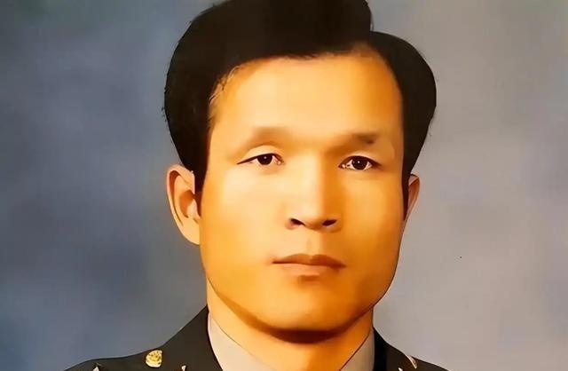 1996年，在获得朝鲜领袖信任后，韩国特工朴彩瑞躲入了卫生间，脱下了裤子，忍着巨