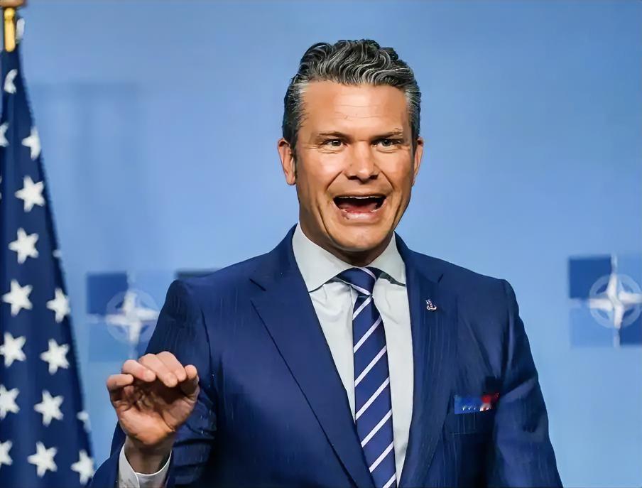 4月24号五角大楼记者会，美防长赫格塞思一张嘴，直接把全世界都看懵了——他居然说