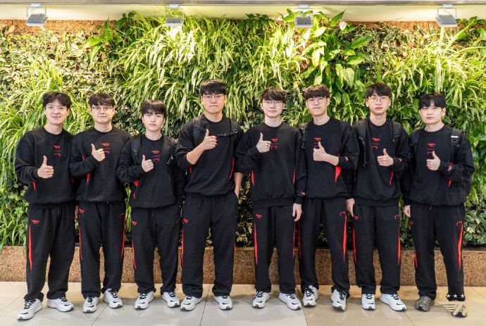 T1出发来中国​​​T1俱乐部官方发布动态，出发前往中国参加S赛，并配文：出发