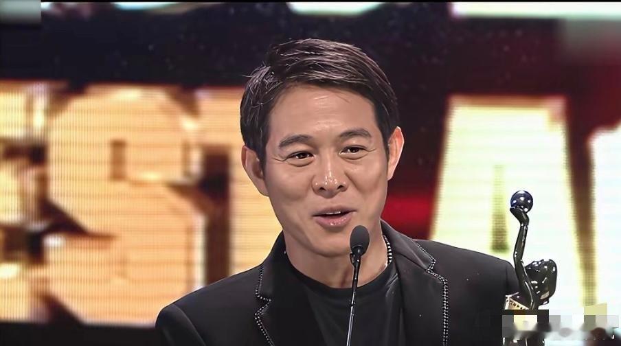 刘德华当年输给李连杰的那个瞬间，我看了不下五十遍。不是输不起。是那个微表情太真实