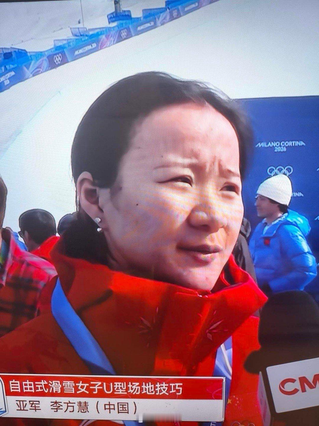 李方慧真的低调到让人心疼，同样是滑雪运动员，同样是站上冬奥领奖台，她没有铺天盖地