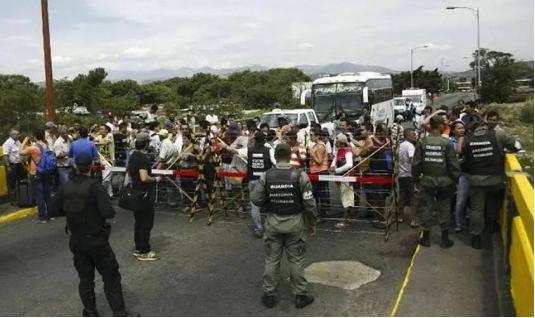 这次泰国立足大打，要把柬埔寨打残！而且根本不会很快停火。可能要打到把洪森家族赶下