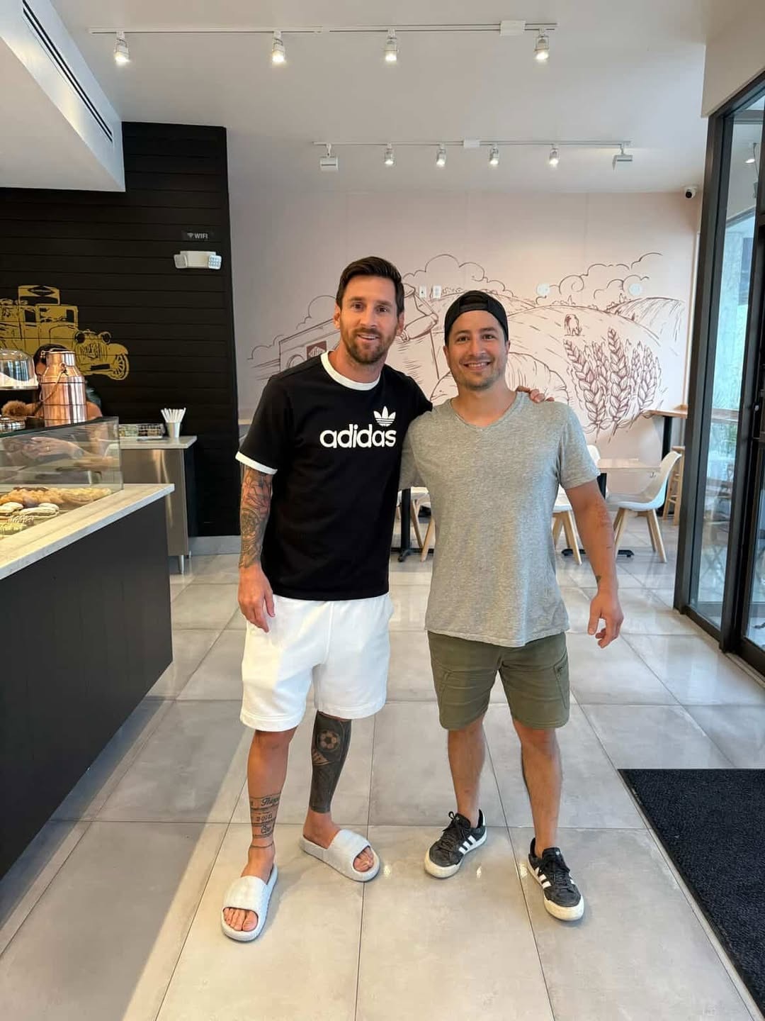 上周末，梅西去了著名的迈阿密LaMantequería分店，该分店以阿根廷