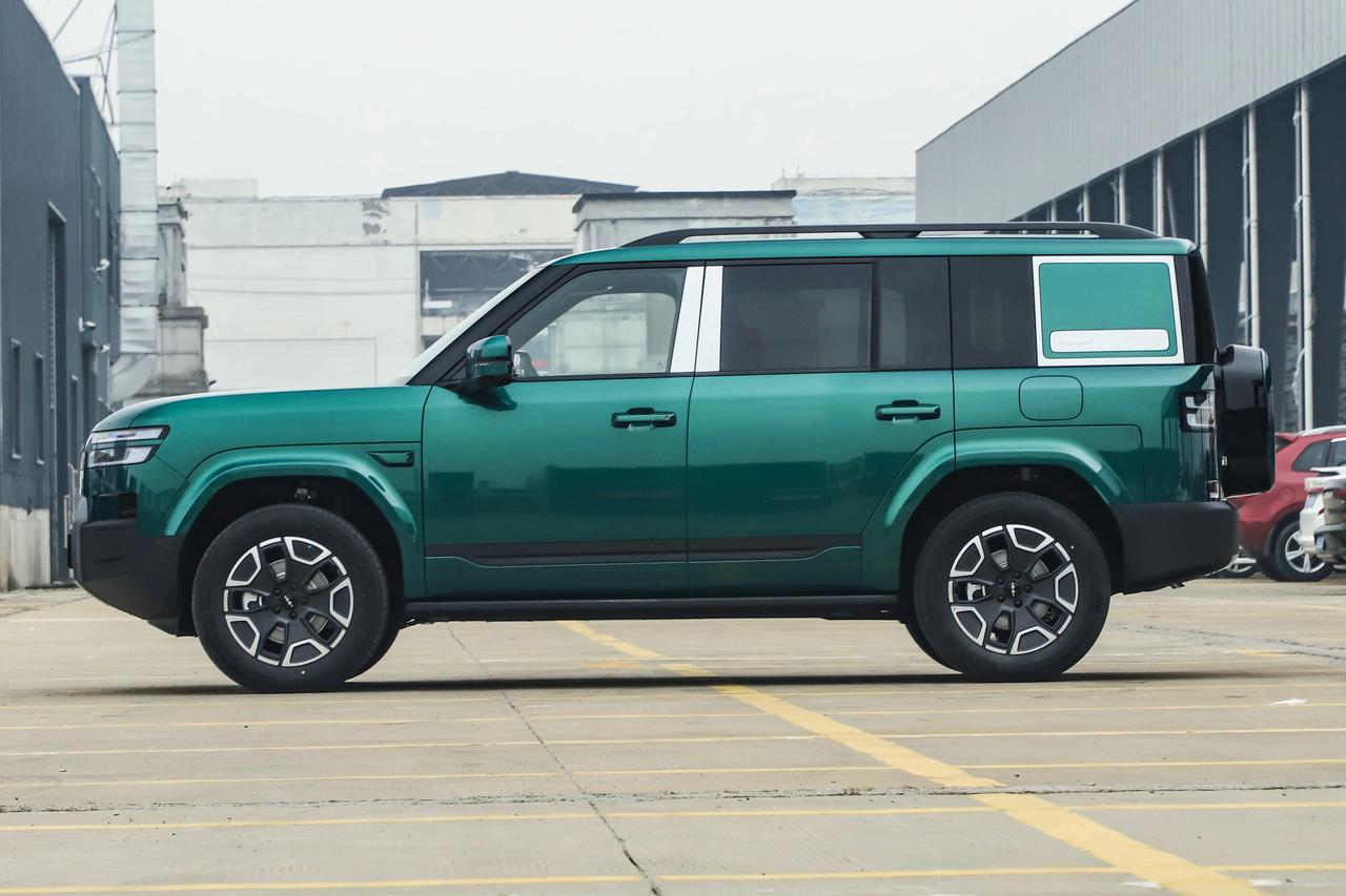 方程豹钛7的热销态势还在延续，只能说它对用户的吸引力够强。11月又卖了超过2万台