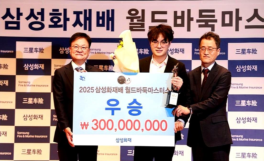 这位韩国棋迷的观点挺有意思，他说围棋已经没落了。他拿出当年曹薰铉捧起应氏