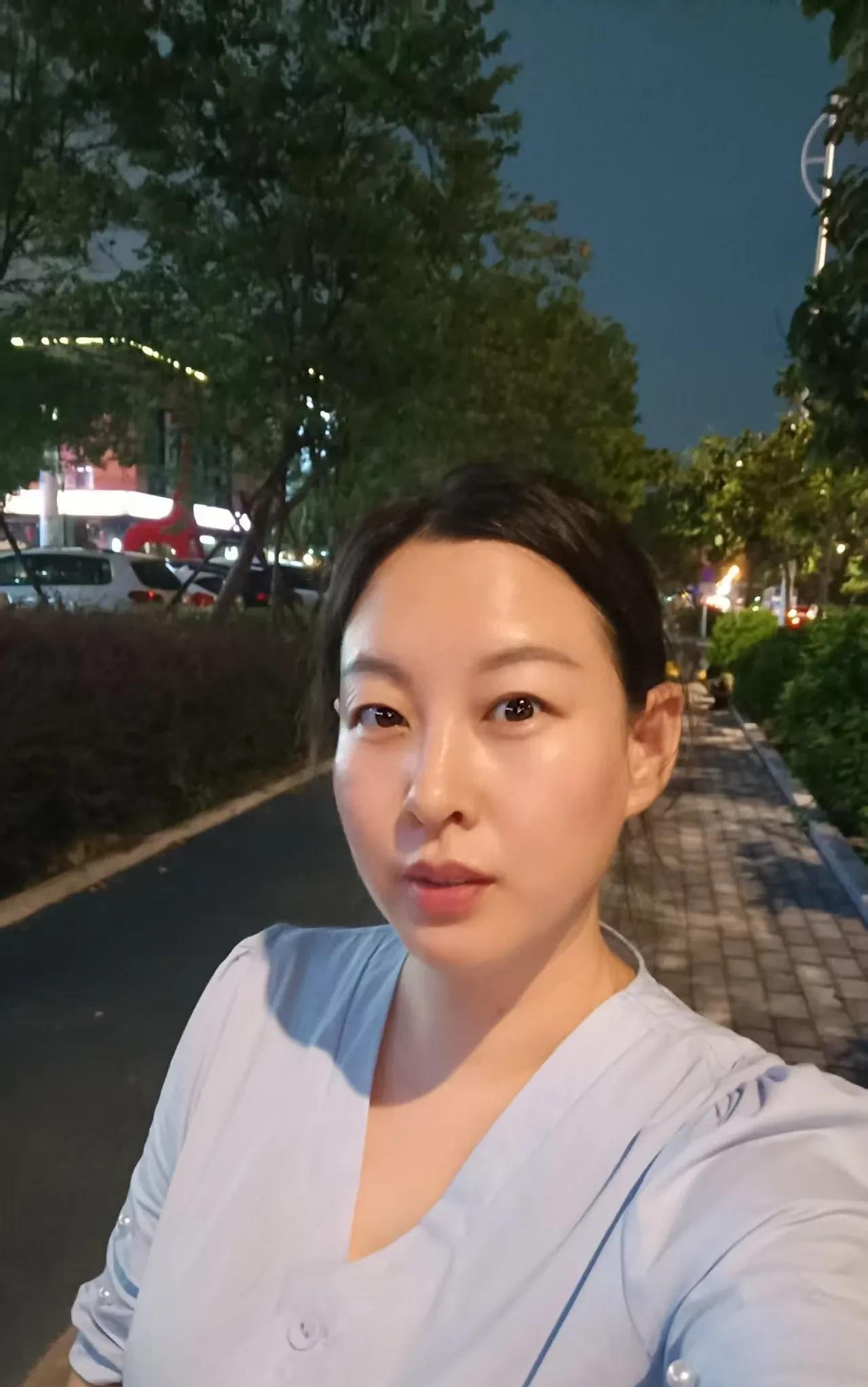 女儿遇到电梯她就是不肯坐电梯，非要自己走楼梯，这其中有一个原因的。女儿这次从她