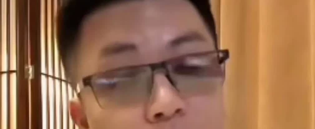 相声演员杨议先生助理小辉回应虎豹兄弟，小辉说他跟着杨议先生不赚钱反而花钱，把钱都