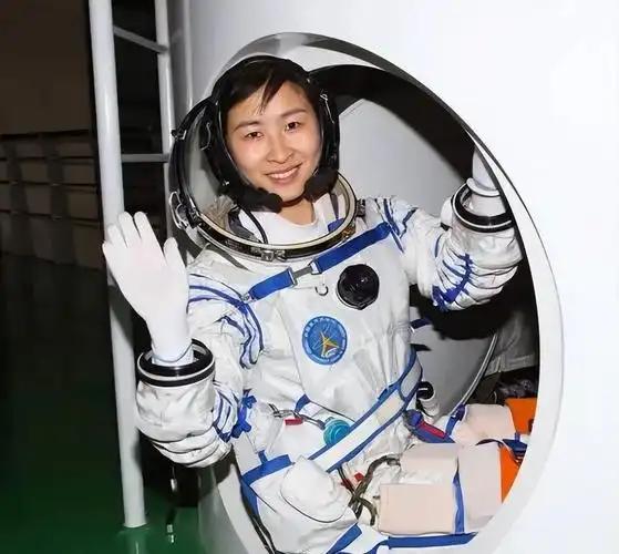 太空中也有难言之隐！大家只看到女航天员飞天的荣光，却没人知道她们在轨驻留时，每月