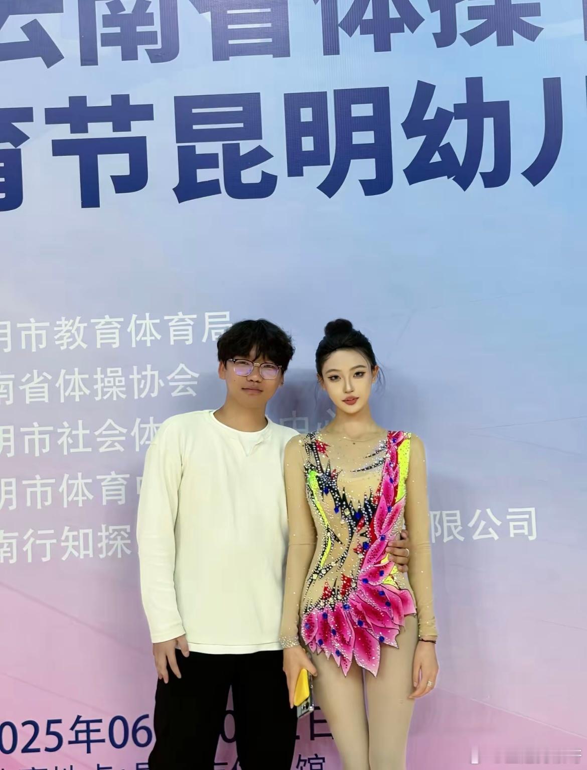 第一次现场观看女朋友的体操比赛​​​