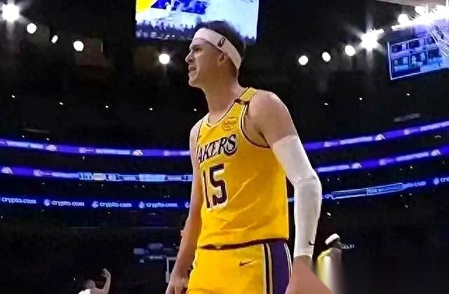 杨瀚森,1分1板。估计网上又有人要开喷了:就这?千呼万唤始出来,就这?但你知