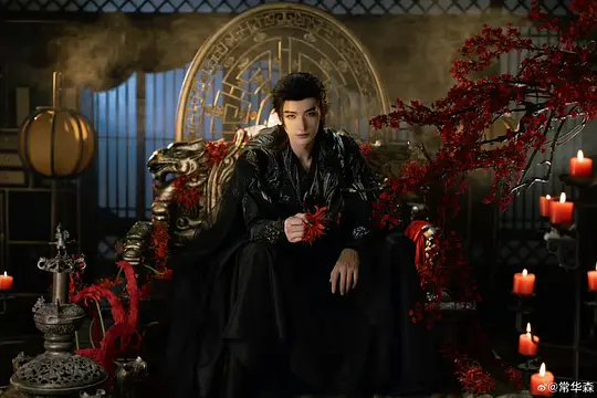 二刷《暗河传》随想苏暮雨戴上面具就等于挂上了工牌，语气也配合着进入工