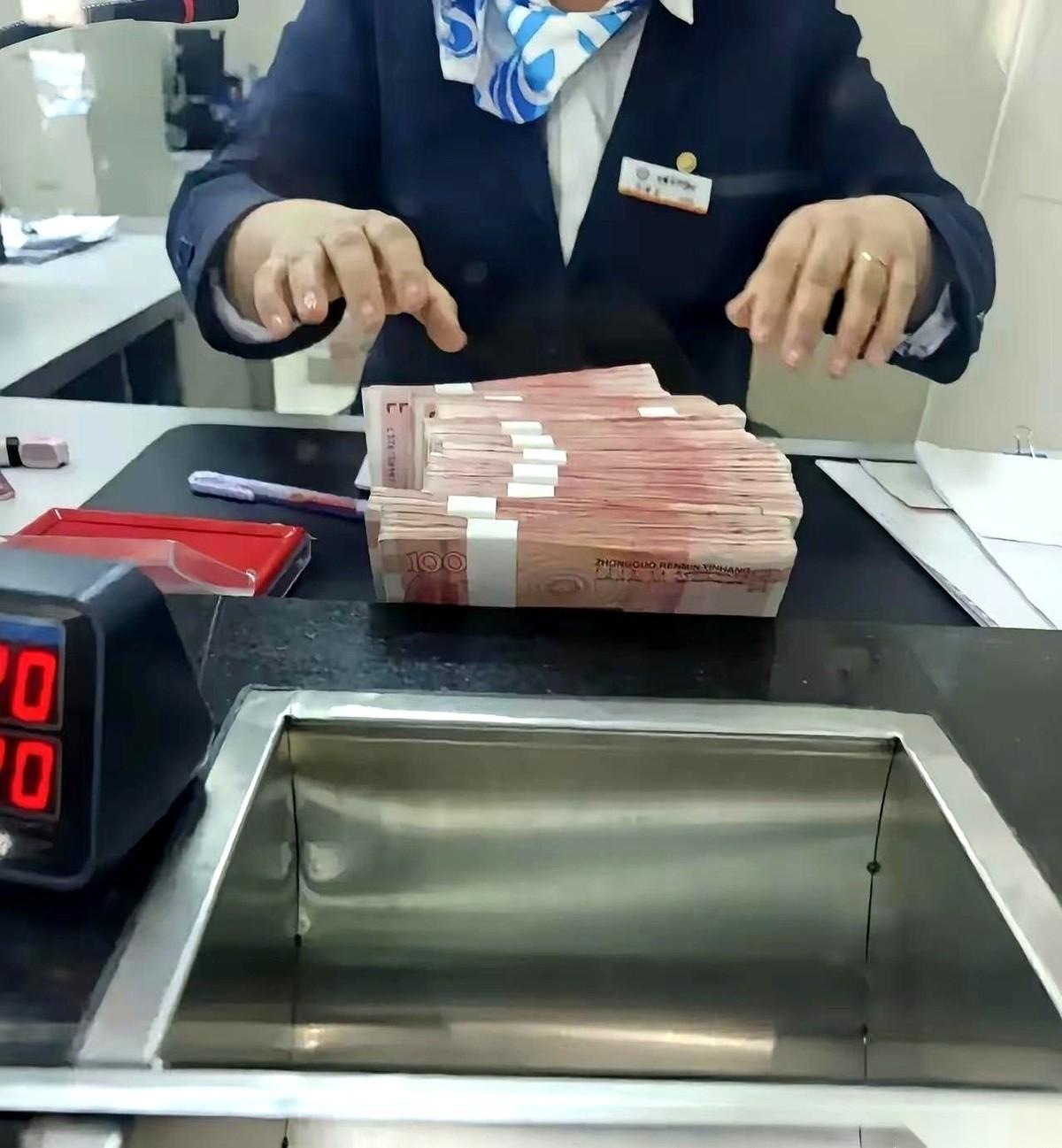 “不拿钱出来填窟窿，这日子就别过了！”老公撂下这句狠话，把主卧的门重重一摔，提