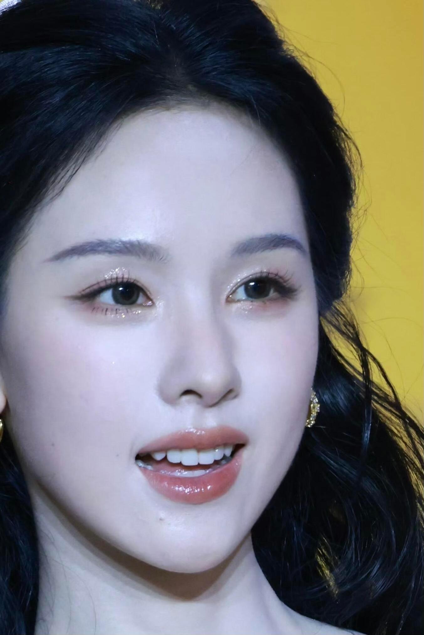陈都灵✨怼脸生图·极致美丽​​​
