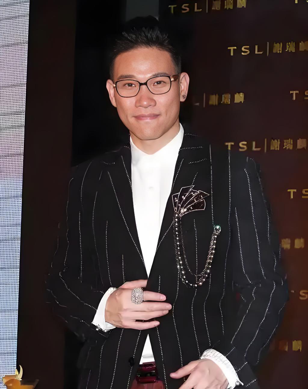 奉劝所有艺人，不要学苏永康。官方通知已经把苏永康的演唱会取消了。为什么大家不同意