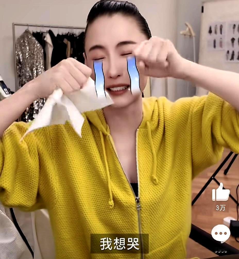 母亲节那天，别人家都在晒花、晒饭、晒团圆，张柏芝这边却有点空。三个儿子都不在身