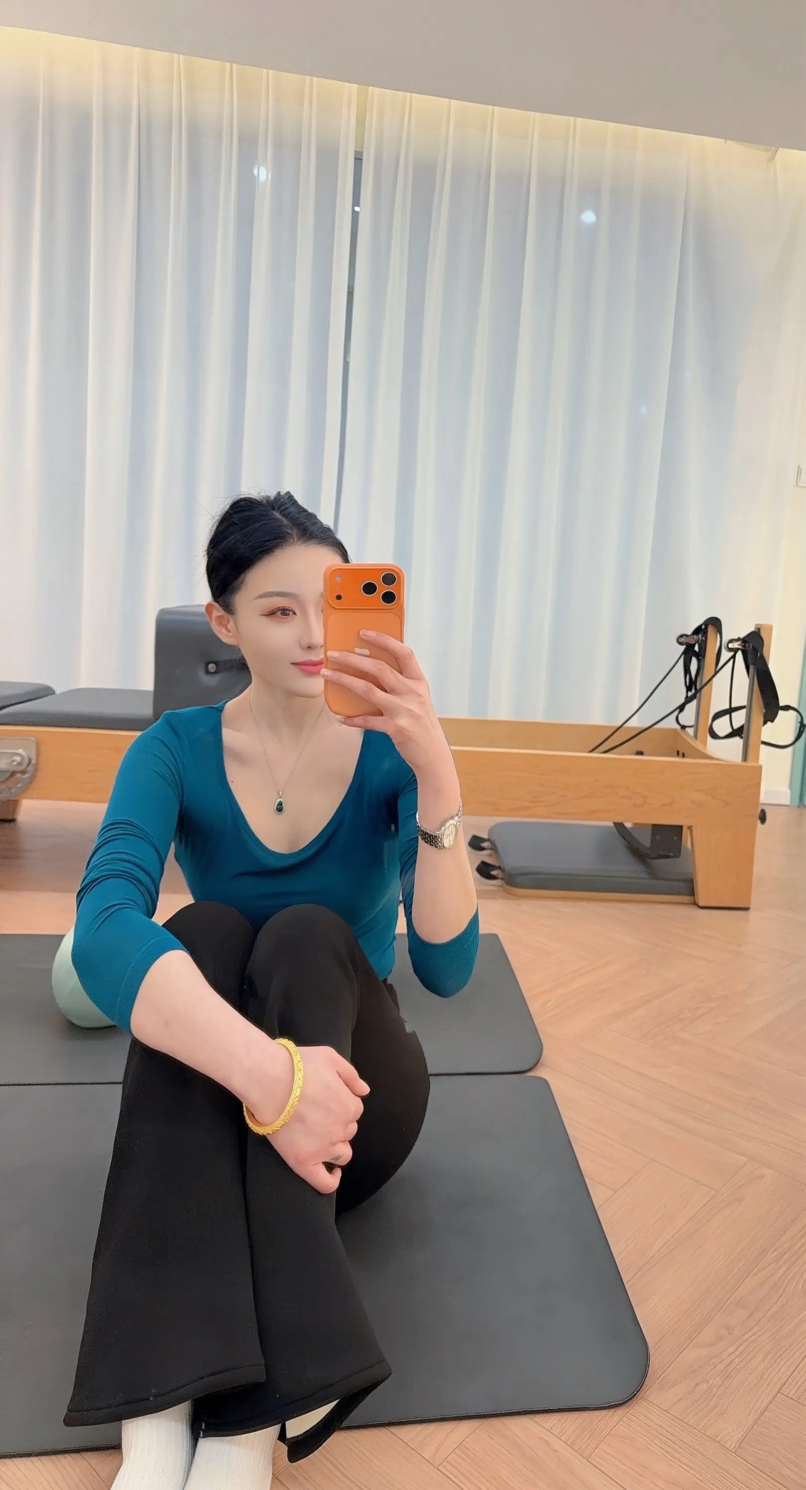 ✨🧘🏻‍♀️☘️ 运动不只是为了称上的数字 而是为了更紧致的线条...