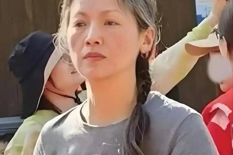她是香港第一美女，拒绝刘德华求婚后，被家暴12年，如今还好吗？主要信源