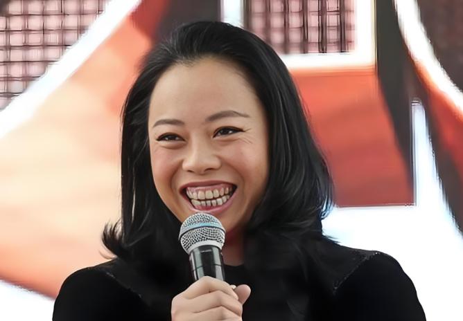 1998年，汪峰走投无路，就给黄绮珊打电话：黄妈，我这有一首歌适合你，标价600