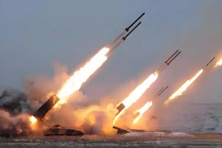 美国现在敢动中国吗？ 根据俄罗斯专家表示：中国核弹头数量正在猛增，到2030