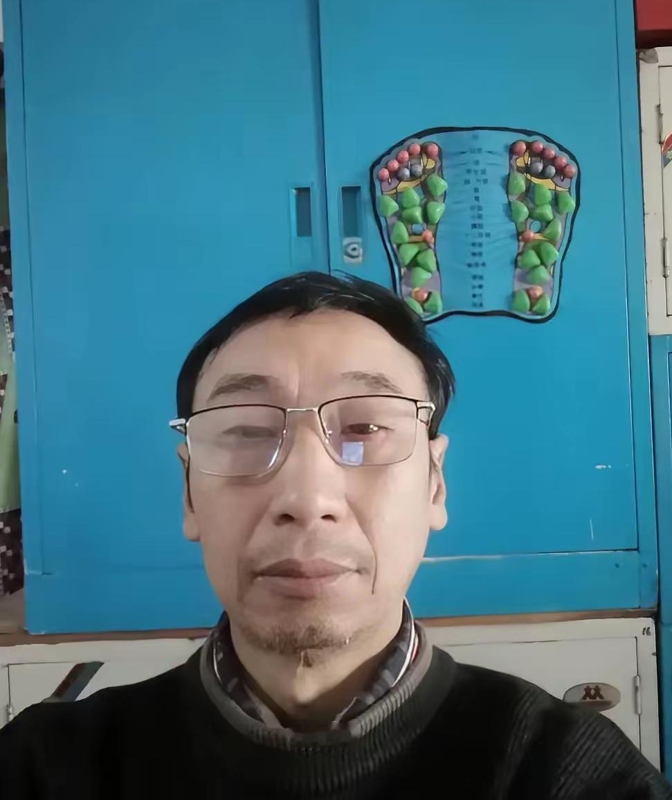 目前中国的两大问题，不是台湾问题，不是与美国的问题，也不是与日本问题，也不是负债